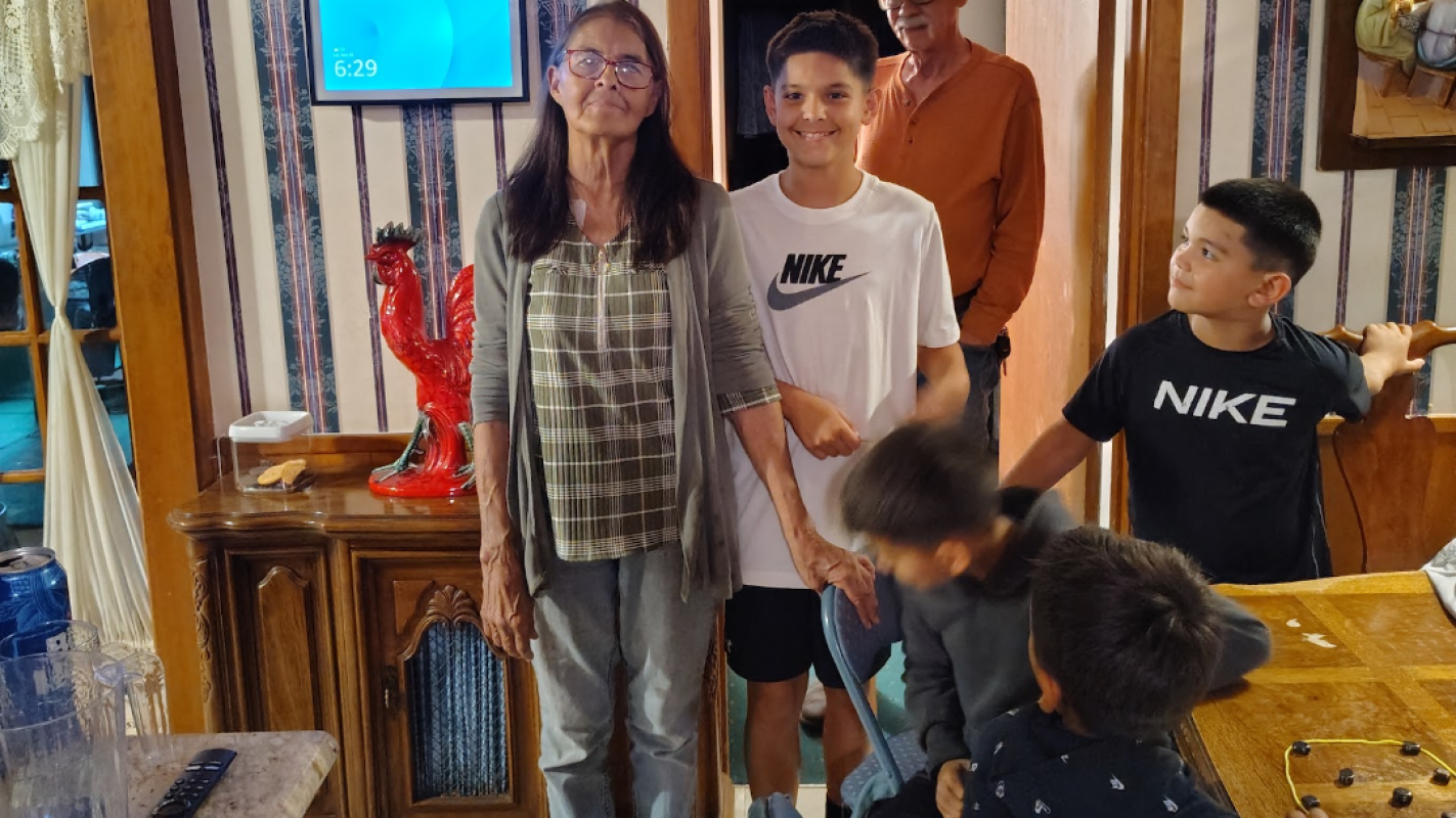 Please help . Mother of 5 with cancer needs caregiver