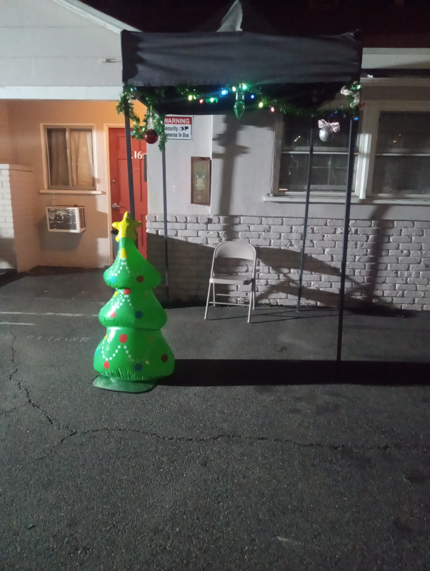 lifting others Christmas spirit