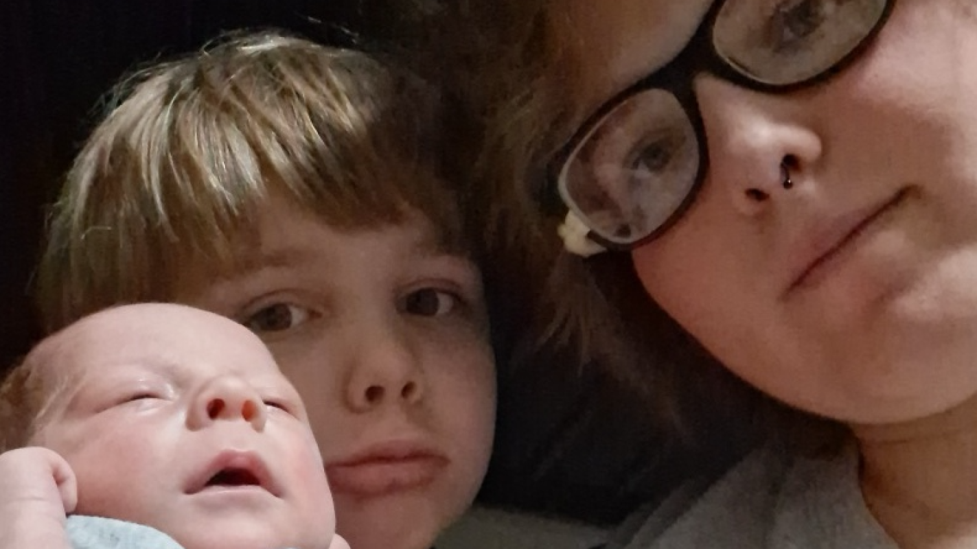 Single mom of 5 struggling