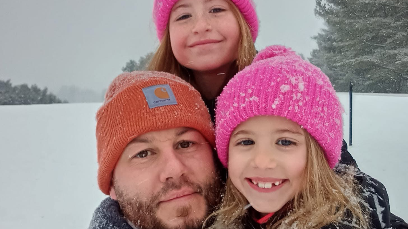 Support two children who unexpectedly lost their father